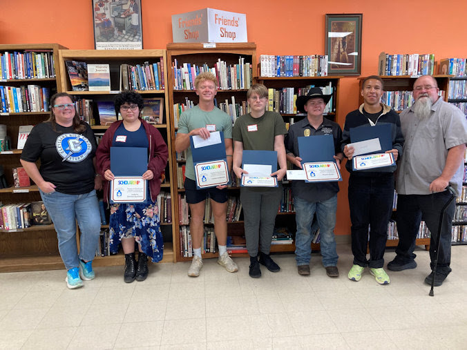 Rio Rancho high-school students receive scholarships.